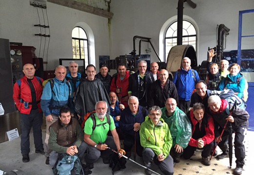 Un grupo de 22 sendeiristas de Vigo realizou unha visita ás minas de San Finx